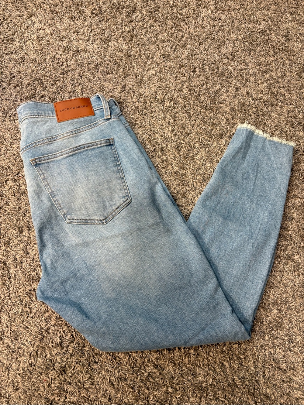 Lucky Brand Light Blue Cropped Ankle Jeans with Frayed Hem